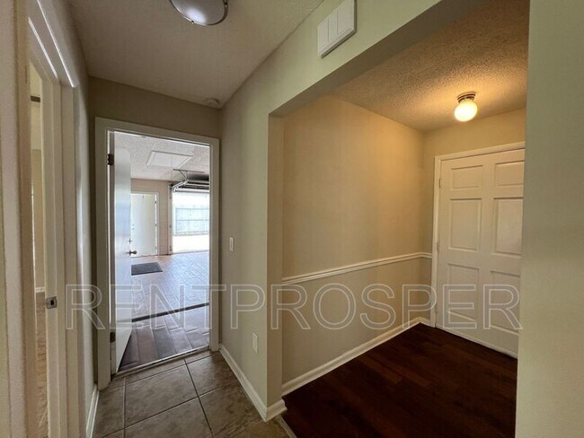 Building Photo - 360 Vincent Dr