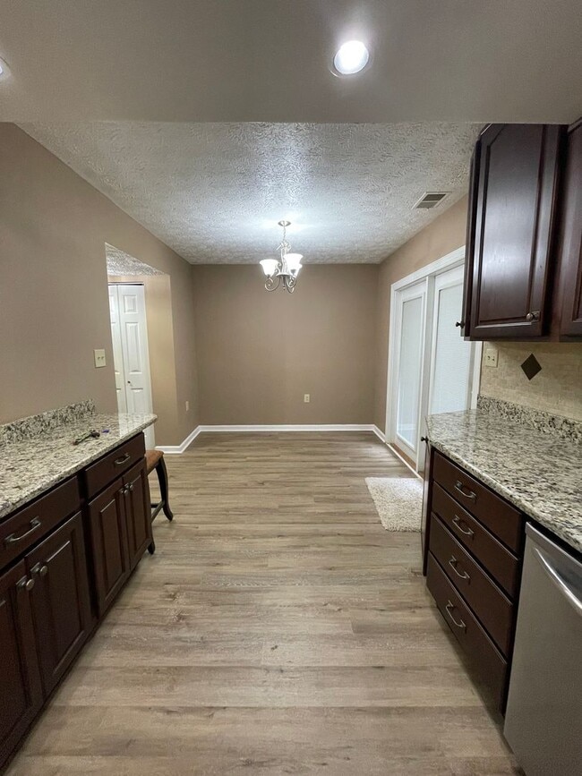 Building Photo - 338 Oxford Dr