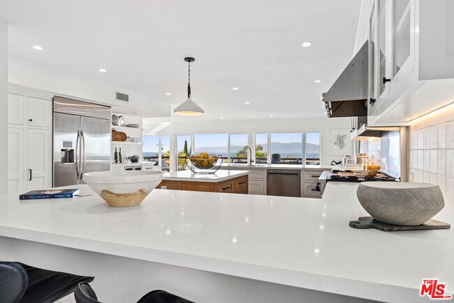 Building Photo - 249 Rees St