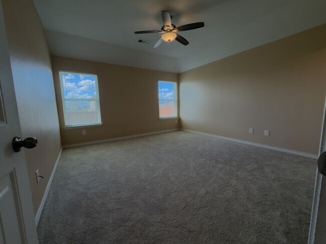 Building Photo - Pleasant 3 Bed / 2 Bath Home AVAILABLE NOW to rent in Ennis, TX