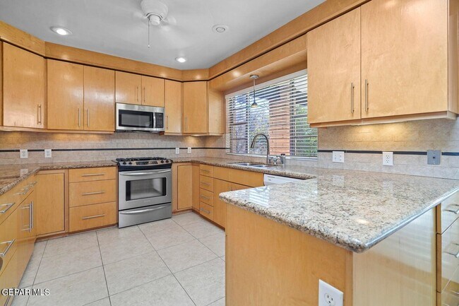 Building Photo - 528 Stonebluff Rd
