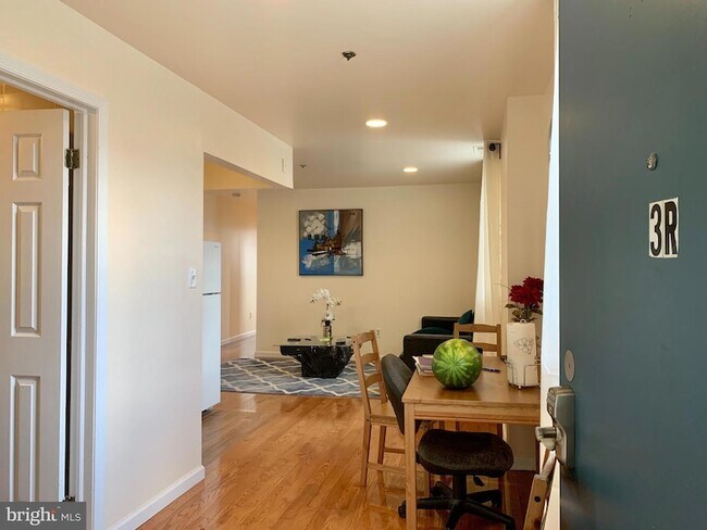 Building Photo - 224 N 13th St