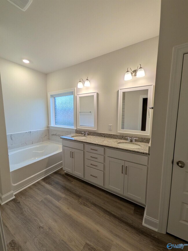 Building Photo - 336 Jackson Pt Cir