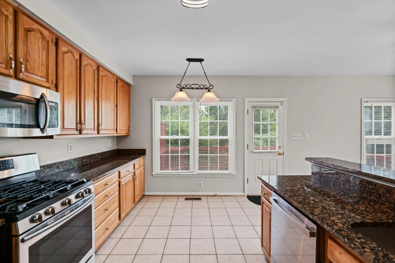 Building Photo - 7073 Kings Manor Dr