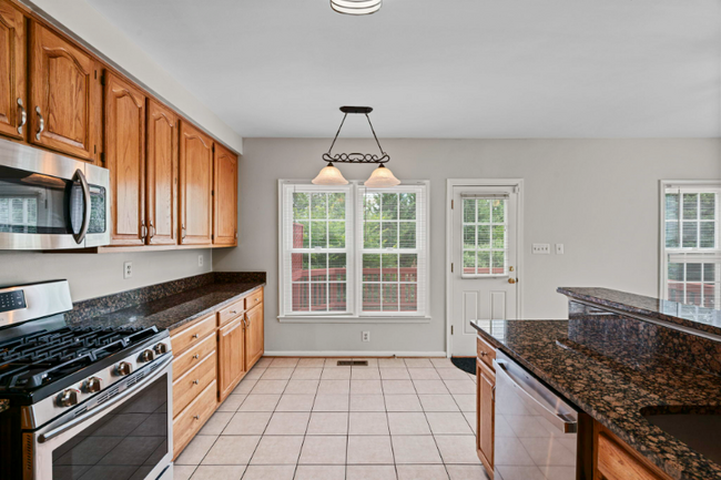 Building Photo - 7073 Kings Manor Dr