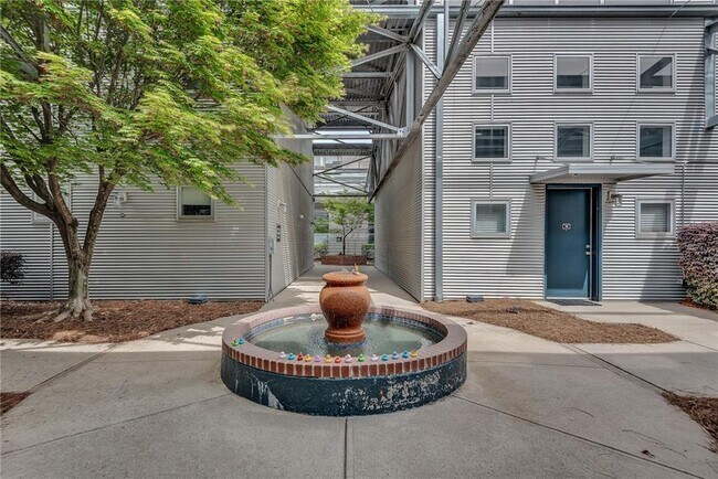 Building Photo - 400 Village Pkwy