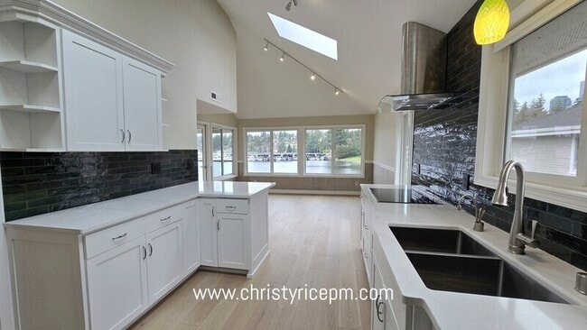 Building Photo - 395 101st Ave SE