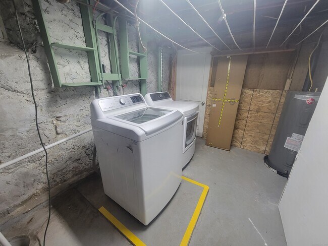 Building Photo - 12 Division St