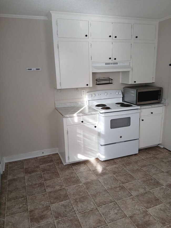 Building Photo - 2813 King St