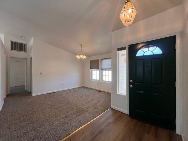 Building Photo - Quaint 3 Bedroom Fernley Home