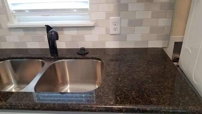 Building Photo - Recently Built 1 Bedroom, 1 Bathroom Studio in Sorority Row