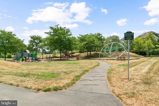 Building Photo - 42106 Picasso Sq