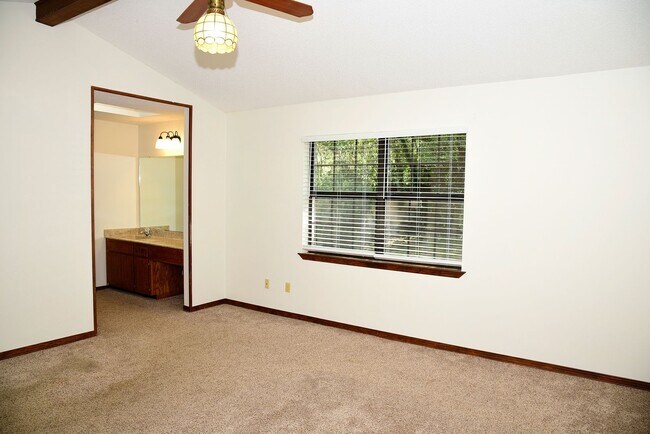Building Photo - 3 bedroom in Bluewater Bay!