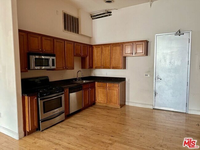 Building Photo - 726 S Santa Fe Ave