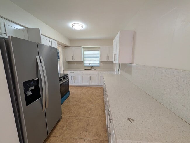 Building Photo - Spacious 3BR Rental with Outdoor Living Space