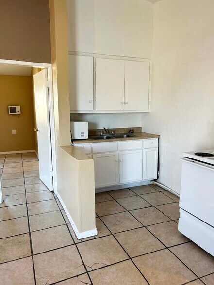 Building Photo - 1118 Laurel Ave