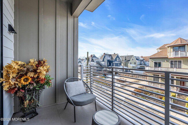 Building Photo - 218 3rd Ave