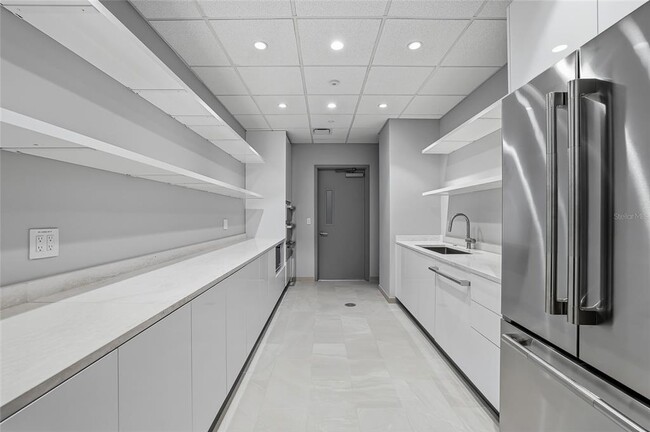 Building Photo - 400 Central Ave