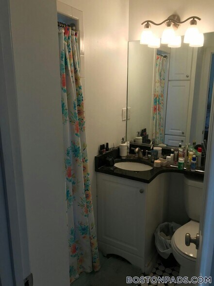 Building Photo - 64 Hemenway St