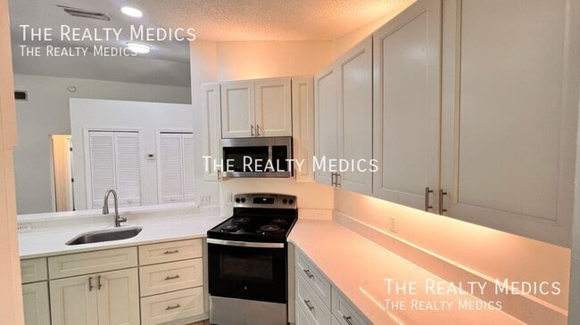 Building Photo - 23 Winding Woods Trail