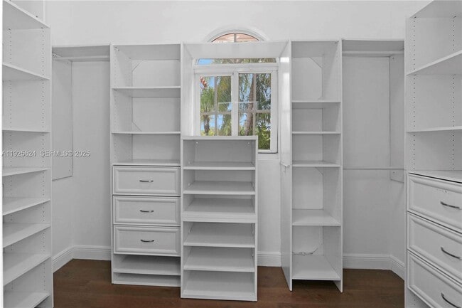 Building Photo - 832 Wallace St