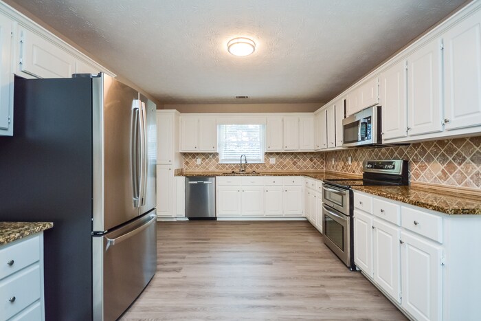 Building Photo - 491 Freedom Dr