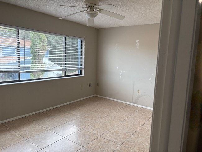 Building Photo - Lakefront Community with two story townhou...
