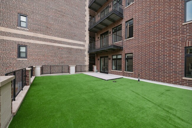 Unit 203 Private Terrace - 434 W Melrose St