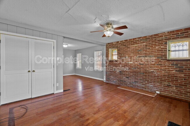 Building Photo - 8028 Wynwood Dr