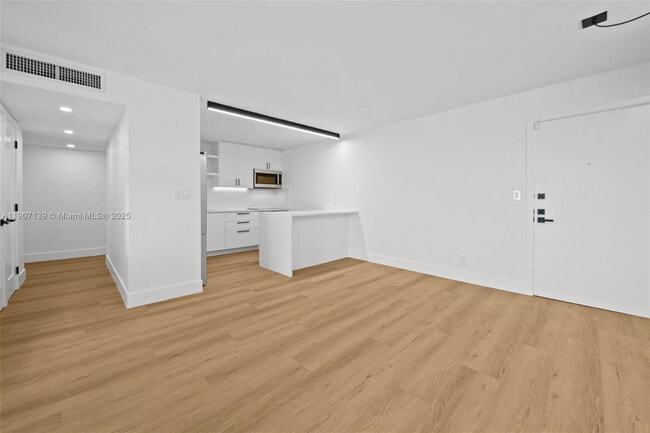 Building Photo - 8107 SW 72nd Ave