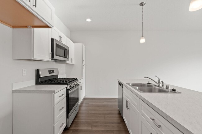 Building Photo - 4800-4802 E Fairview Ave