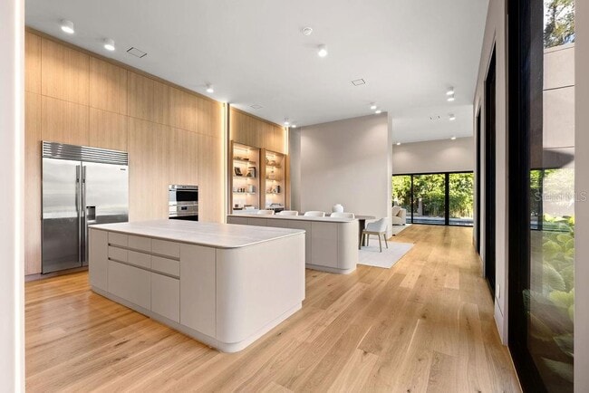 Building Photo - 1742 Temple Dr