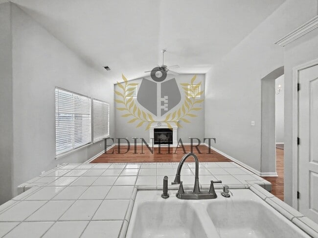 Building Photo - 5774 N State St