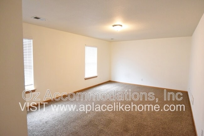 Building Photo - 8626 N Cleveland Ln