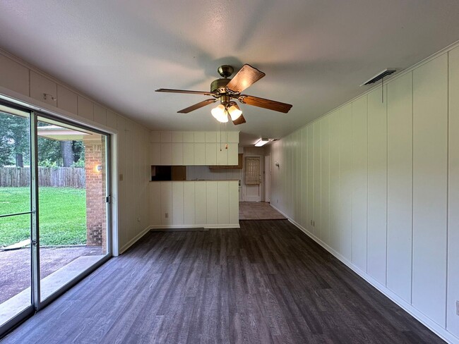 Building Photo - Beautiful 3 Bed 2 Bath in the Heart of Tyler!
