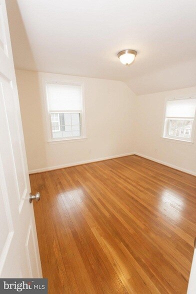 Building Photo - 1419 N Longfellow St