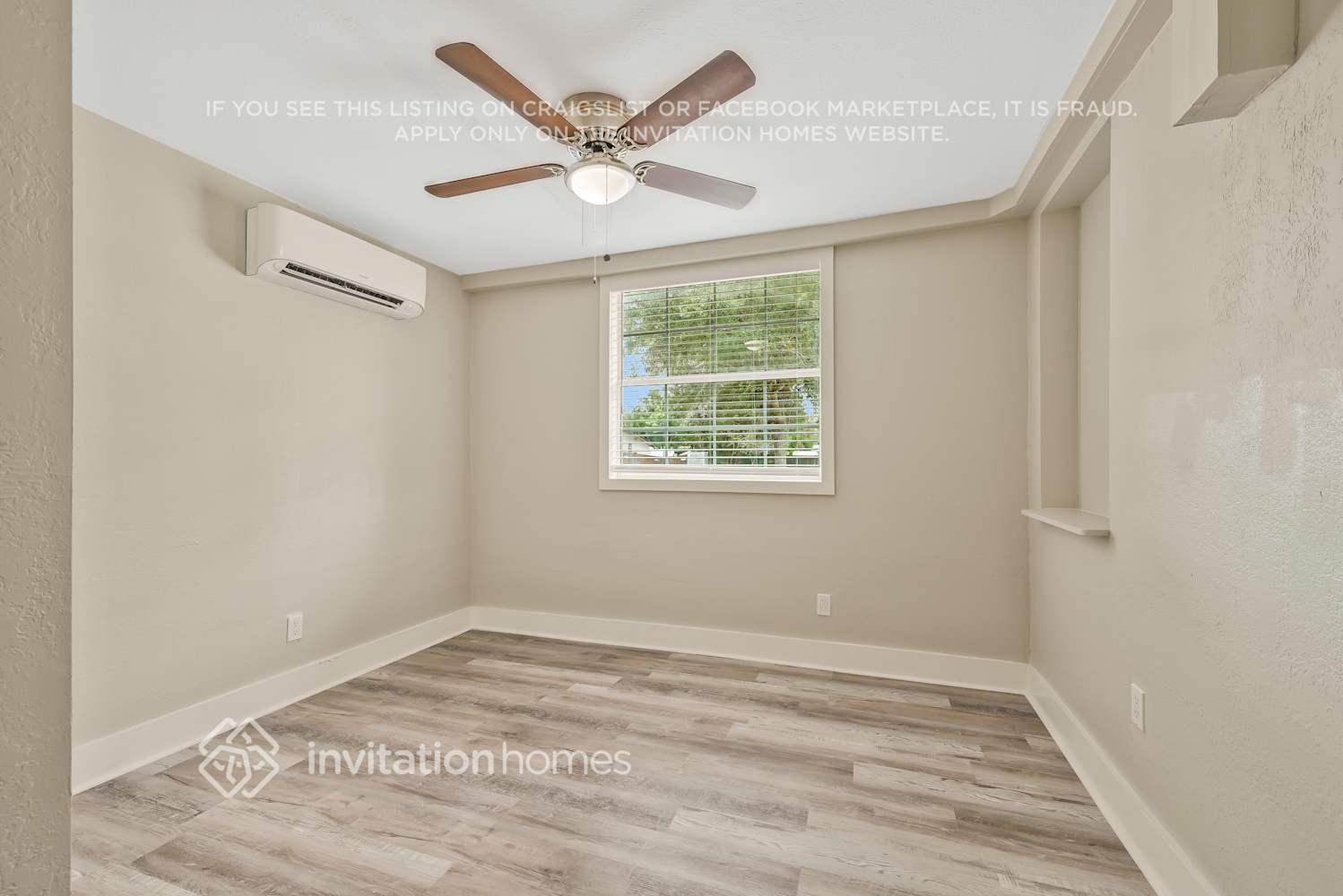 Building Photo - 450 Iris Rd