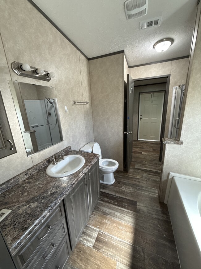 Building Photo - 894 FM 1395