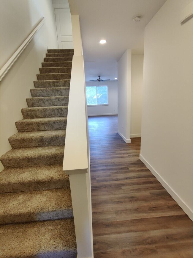 Building Photo - *MOVE IN SPECIAL - HALF OFF FIRST MONTH'S ...