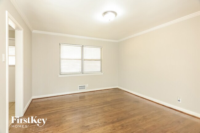 Building Photo - 3364 Valley Park Dr