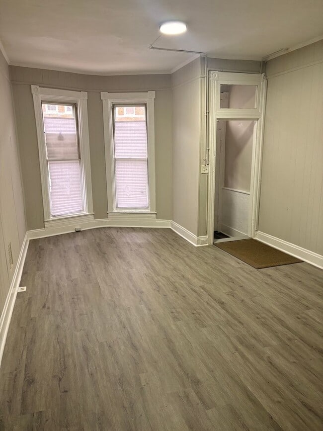Building Photo - Spacious Baltimore Rowhome with Modern Updates – Available Now in Reservoir Hill