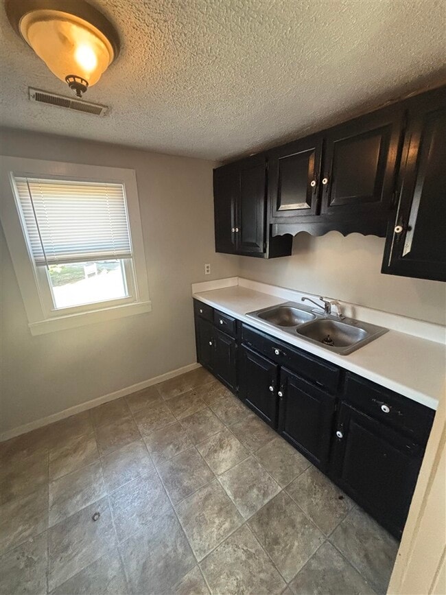 Building Photo - 1456 Park St