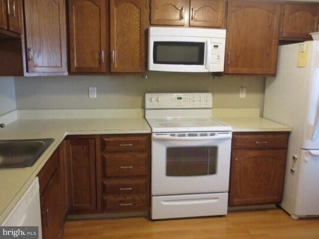 Primary Photo - 526 Willow Turn