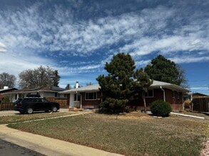 Building Photo - Available Immediately! 
Spacious 6-Bedroom Retreat with 2 Full Baths in Charming Denver Locale!