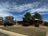 Building Photo - Available Immediately! 
Spacious 6-Bedroom Retreat with 2 Full Baths in Charming Denver Locale!