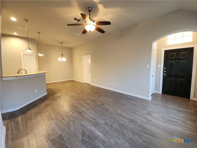 Building Photo - 1115 Creekside Orchard