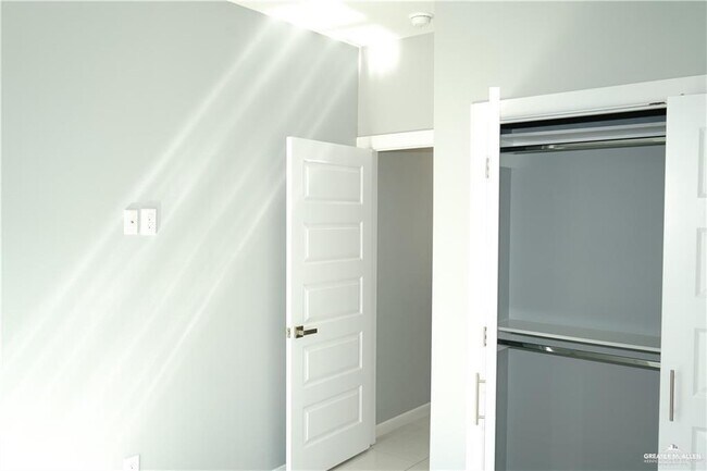 Building Photo - 13 San Andres