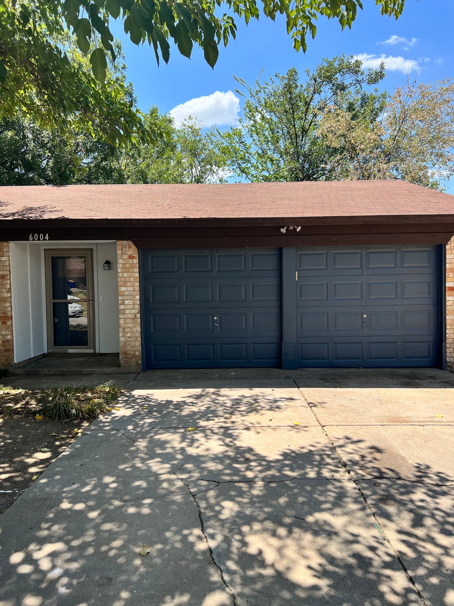 Building Photo - 6004 Ridgecrest Dr