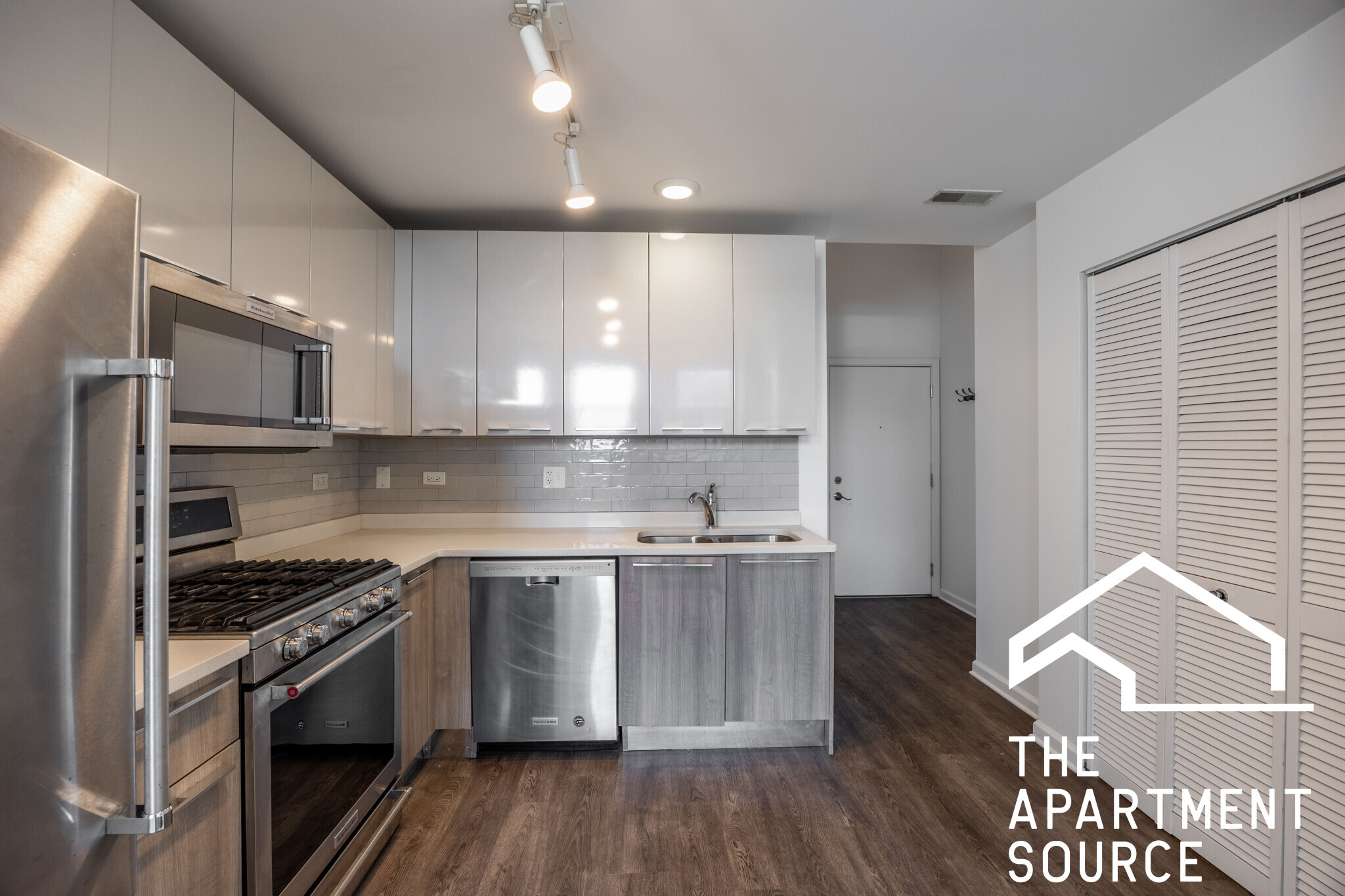 Building Photo - 930 W Dakin St