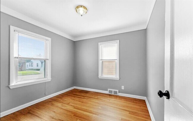 Building Photo - 14986 University St